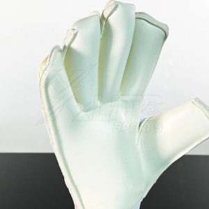 4mm German latex goalkeeper gloves with roll finger palm construction